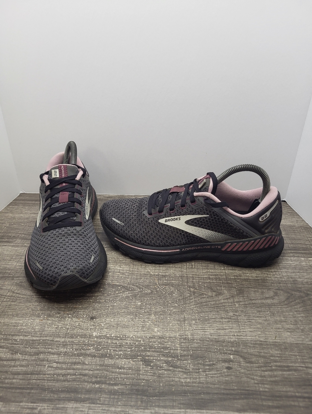 Brooks Adrenaline GTS 22 Womens Size 8 Black Gray Pink Athletic Shoes Sneakers